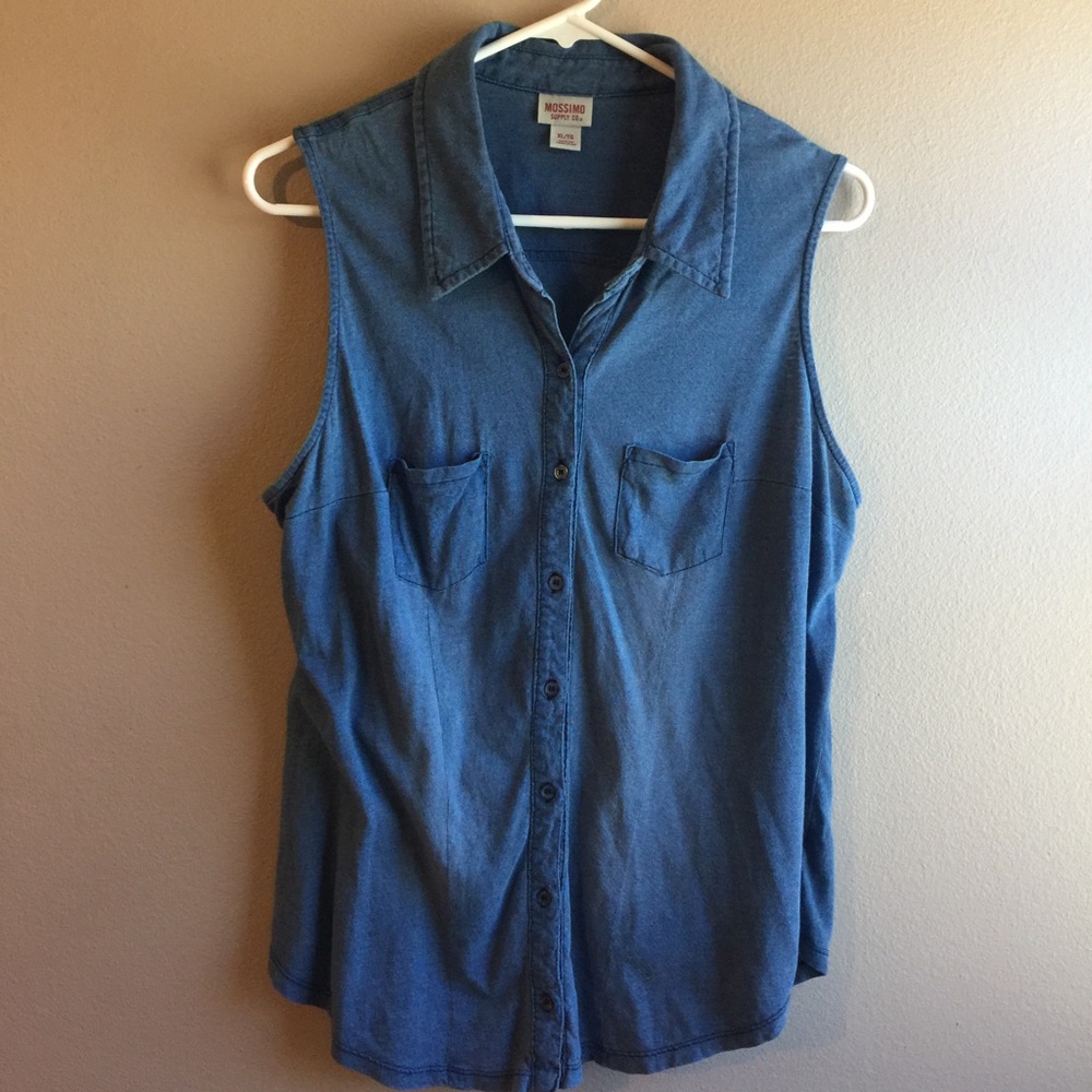 Mossimo Woman's tank top shirt. (L)